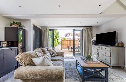 Funtington House | Pass the Keys | Peaceful And Beautiful Barn In Downland Village