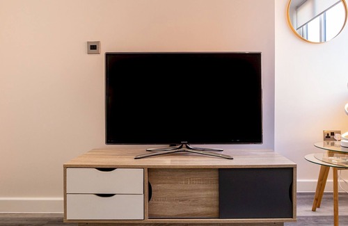 Sheldon Apartment | Pass the Keys | Prime Luxurious Apartment | NEC | Free Parking!!