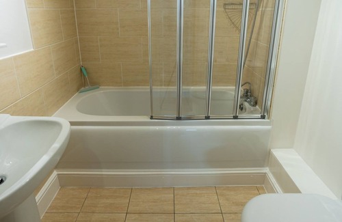 Southbourne Apartment | Pass the Keys | Quiet lovely apartmen with parking