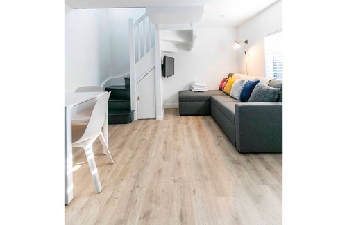 Histon Apartment | Pass the Keys | Renovated 19th Century Barn w/ Free Parking