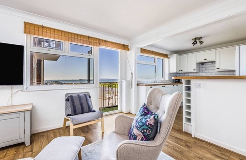 South Hayling Apartment | Pass the Keys | Seaside Flat - Amazing Sea Views