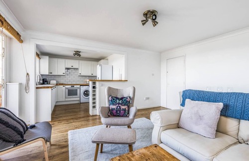 South Hayling Apartment | Pass the Keys | Seaside Flat - Amazing Sea Views