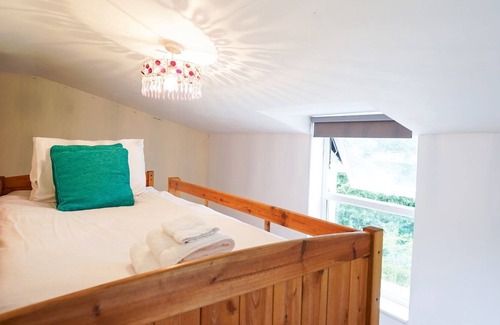 Glandyfi House | Pass the Keys | Scenic Rural 3 bedroom Cottage