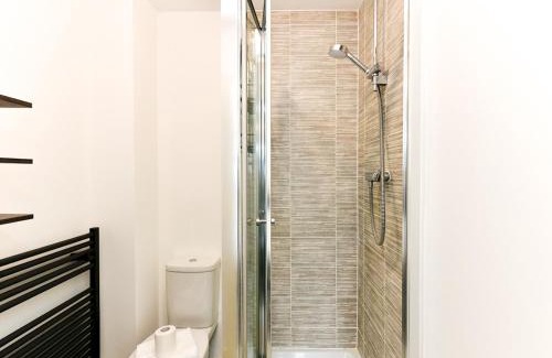Whitchurch Apartment | Pass the Keys Sleek 1 Bed Apartment w Parking