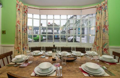 Church Stretton House | Pass the Keys Spacious home sleeps 9 - walker cyclist retreat