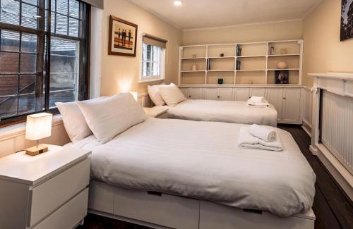Church Stretton House | Pass the Keys Spacious home sleeps 9 - walker cyclist retreat