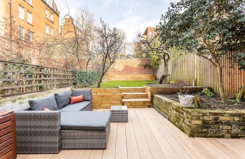 Camberwell Green House | Pass the Keys Spacious Camberwell house 30min bus Central London