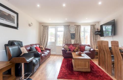 Thamesmead House | Pass the Keys Spacious Cosy Home Close To London Abbey Wood