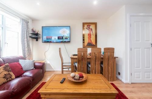 Thamesmead House | Pass the Keys Spacious Cosy Home Close To London Abbey Wood