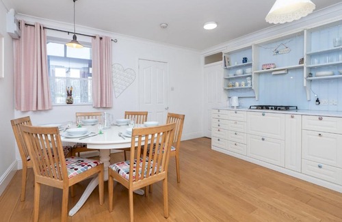 Combe Down House | Pass the Keys Spacious family home with parking