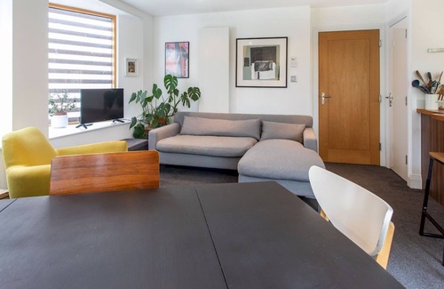 Leabridge Apartment | Pass the Keys | Spacious 2BR Waterside Views