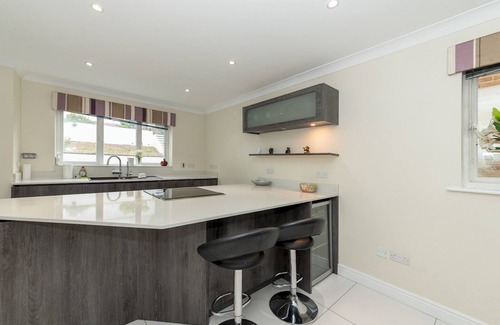 Caversham House | Pass the Keys | Spacious & Peaceful Family Home in Emmer Green