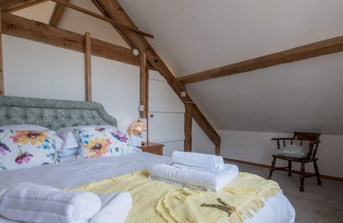 The Rhos House | Pass the Keys | Stable Lodge near to Llys y fran Oakwood Bluestone