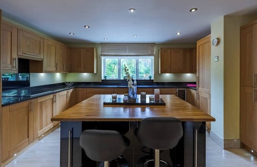 Northfield House | Pass the Keys | Stunning 4 Bed, 4 Bath Home:Tranquil Garden Oasis