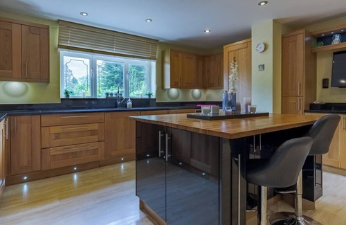 Northfield House | Pass the Keys | Stunning 4 Bed, 4 Bath Home:Tranquil Garden Oasis