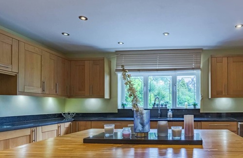 Northfield House | Pass the Keys | Stunning 4 Bed, 4 Bath Home:Tranquil Garden Oasis