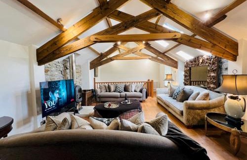 Castleton House | Pass the Keys Stunning 3-Bed Cottage Shepherd Hut Peak Views