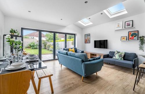 Iffley House | Pass the Keys Stunning Modern 4 Bed with Parking and Garden