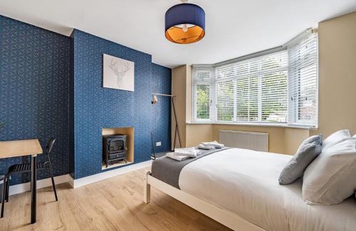 Iffley House | Pass the Keys Stunning Modern 4 Bed with Parking and Garden