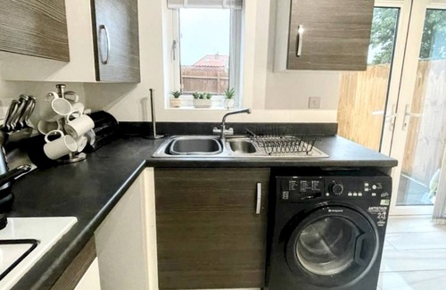 Sheldon House | Pass the Keys | Stylish Family Getaway in the Heart of Birmingham