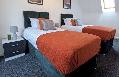 Sheldon House | Pass the Keys | Stylish Family Getaway in the Heart of Birmingham