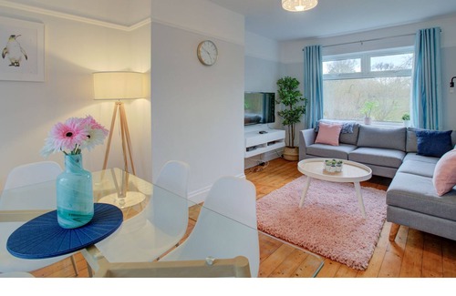 Cheadle House | Pass the Keys | Stylish Home in Cheadle Hulme near The Airport!
