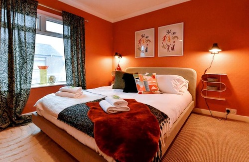 Splott House | Pass the Keys Stylish 2 Bed Home Close to City