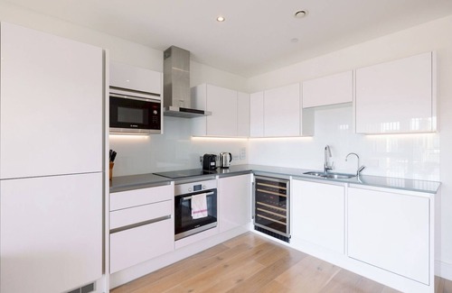 Hoxton West Apartment | Pass the Keys | Stylish 2BR Near Shoreditch + Liverpool St w/Patio