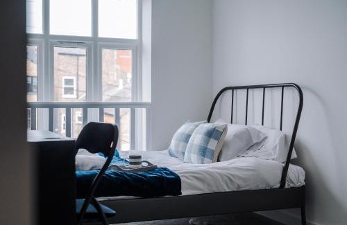 Trafford Apartment | Pass The Keys Stylish 2 Bedroom Apartment on Altrincham High Street
