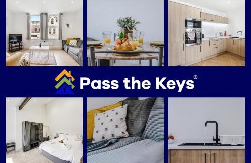Trafford Apartment | Pass The Keys Stylish 2 Bedroom Apartment on Altrincham High Street