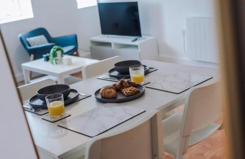 Trafford Apartment | Pass The Keys Stylish 2 Bedroom Apartment on Altrincham High Street