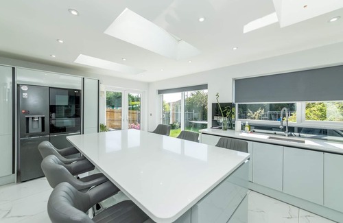 Reading House | Pass the Keys | Stylish House|Smart Features|Jacuzzi|Large Garden