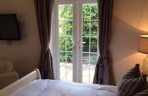 Scampton House | Pass the Keys | The Dambusters Inn Cosy Hideaway at Scampton
