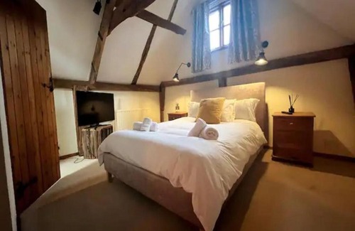 Abbess Roding House | Pass the Keys The Granary the perfect Country Cottage all year