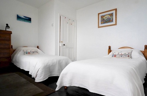 Borth House | Pass the Keys | The Green Dolphin The Green Dolphin 4 Bed Victorian Beach House