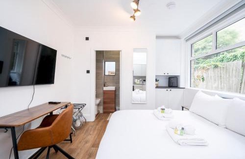 Waddon Apartment | Pass the Keys The Nest Studio - Stylish Central Croydon Retreat