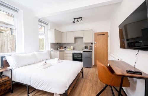 Waddon Apartment | Pass the Keys The Nest Studio - Stylish Central Croydon Retreat