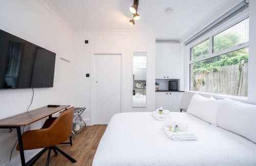 Waddon Apartment | Pass the Keys The Nest Studio - Stylish Central Croydon Retreat