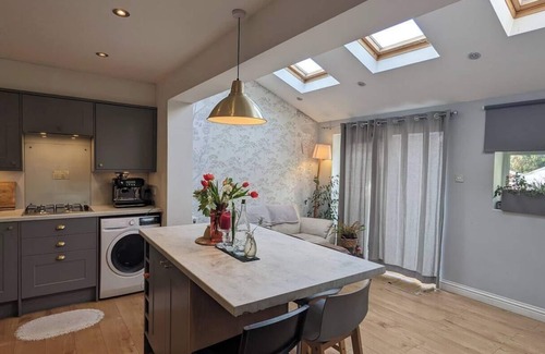 Worcester Park House | Pass the Keys | Urban Serenity - 30-min-from-city