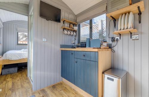 Ewelme House | Pass the Keys Whitstable Shepherds Hut minutes from the Harbour