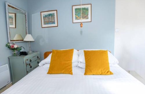 Wedmore House | Pass The Keys Wilf's Barn, Wedmore a romantic cottage for two