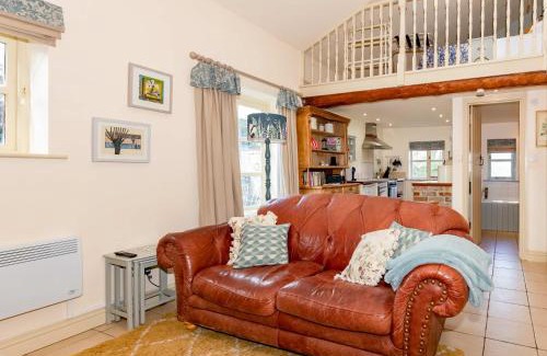 Wedmore House | Pass The Keys Wilf's Barn, Wedmore a romantic cottage for two