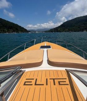 Saco da Ribeira Boat Rental | Passeio de Lancha