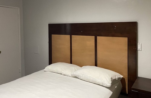 Westmont Hotel | PASSPORT INN