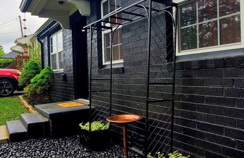 Bristol House | Password Parlor- Speakeasy Themed, Sleeps 4, Dog Friendly, Outdoor Relaxation