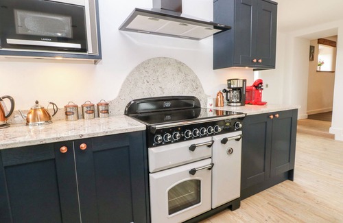Leek Cottage | PASTURES BARN, pet friendly, character holiday cottage in Leek