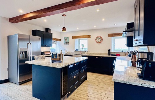 Leek Cottage | PASTURES BARN, pet friendly, character holiday cottage in Leek