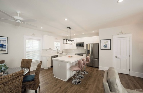 The Meadows House | PATHWAY TO PARADISE ~ 2 BR/2.5 Ba Townhome w/Shared Pool!