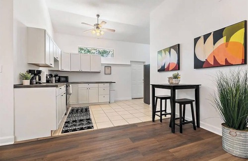 Murray Hill House | Patio and Jacuzzi Haven