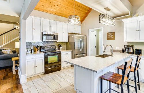 Bedford House | Patio and Yard Family Home 12 Mi to ATandT Stadium!